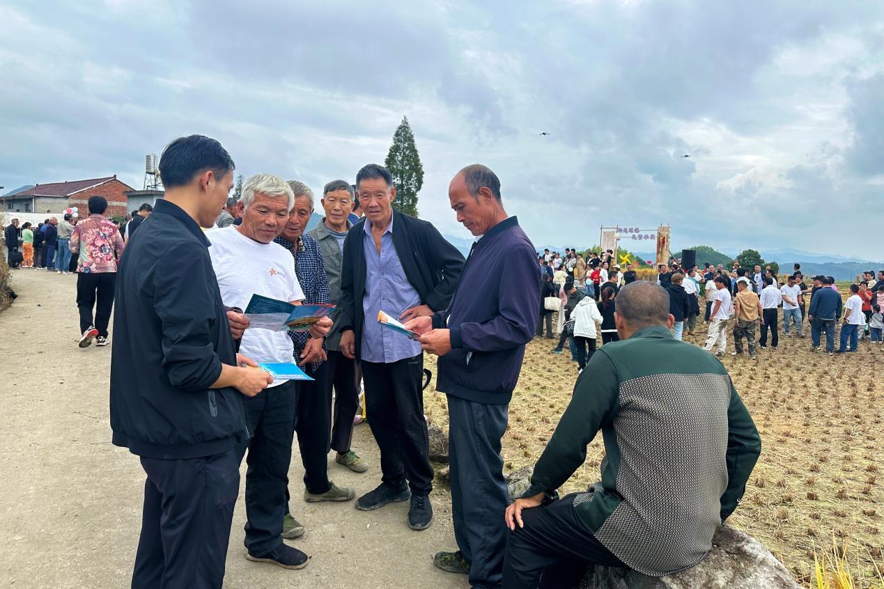 丰收运动会热闹非凡，反邪教宣传走进群众，小朋友们踊跃参与  第6张