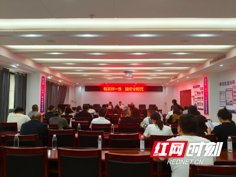溆浦县人社局深入工业园，为 50 余家企业解读流动人员人事档案政策  第2张