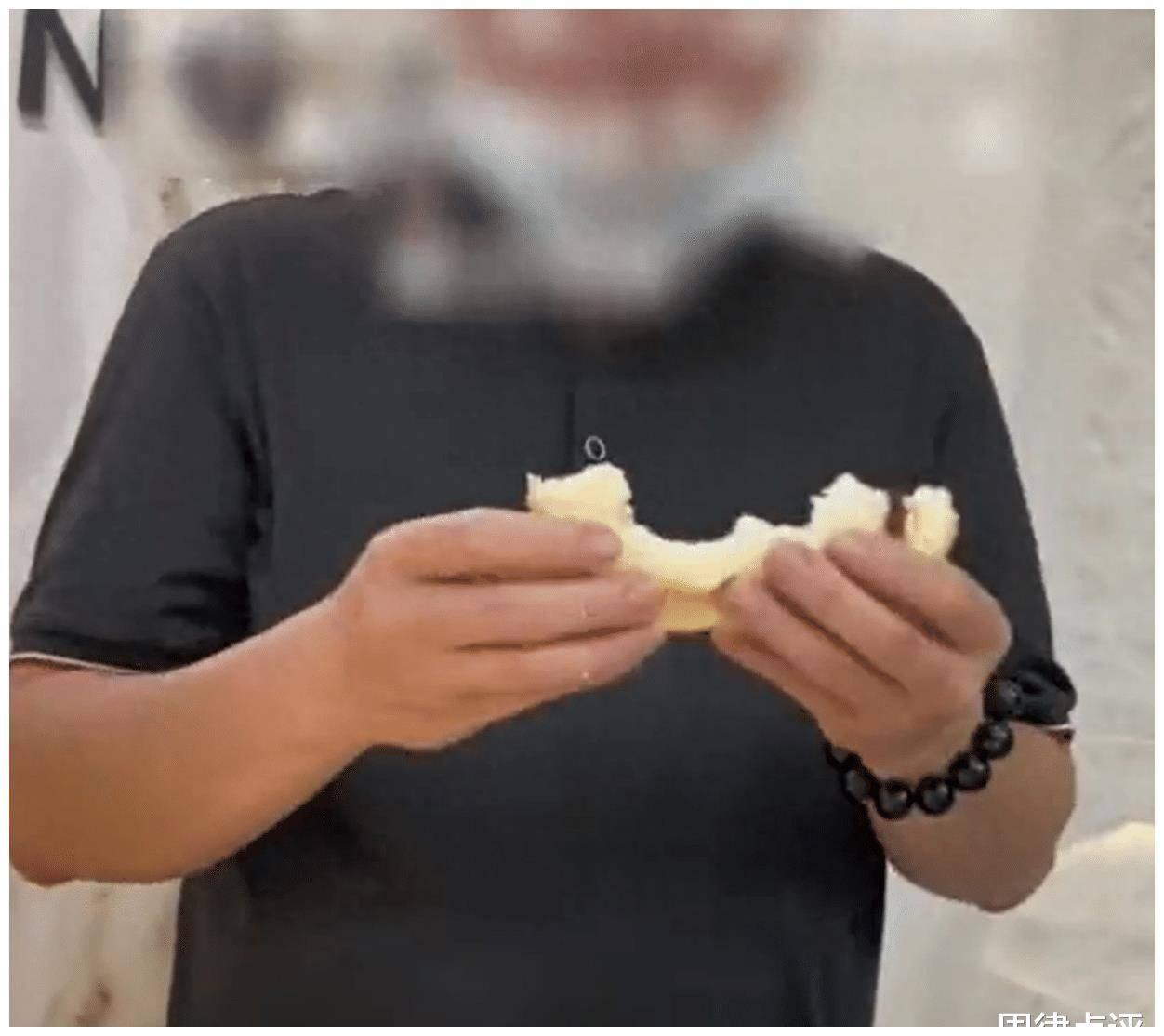 女子买面包次日发霉，店家称没添加防腐剂，网友：这绝对是面包有问题  第2张