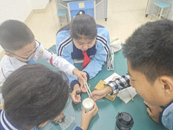 淄博柳泉中学：自制乐器音乐会，带你探索声音的奇妙世界  第1张