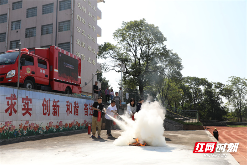 永兴县消防救援大队走进校园，这场演练你绝对不能错过  第2张