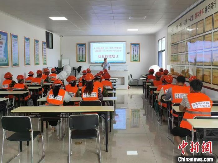 湖南永兴县以工代赈项目：建设家乡与增加收入双丰收  第2张
