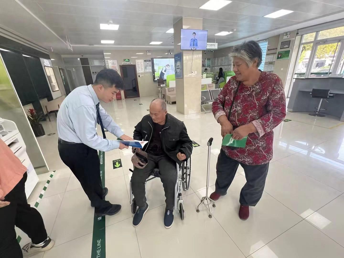邮储银行故城县支行开展爱在重阳爱老便民活动，快来看看吧  第1张