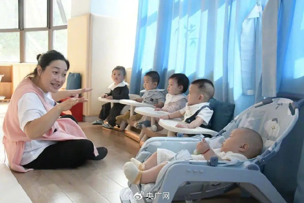 3 岁以下宝宝没人带？浙江一公办幼儿园开设乳儿班，家长可随时监控  第6张