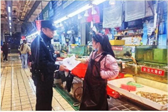 哈尔滨警方开展普法宣传活动，你知道非法捕捞的危害有多大吗？  第1张