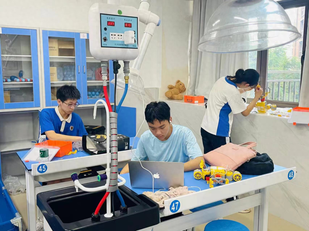 深二实学子水下机器人竞赛揽获 3 金 4 银 3 铜，背后的秘密竟然是……