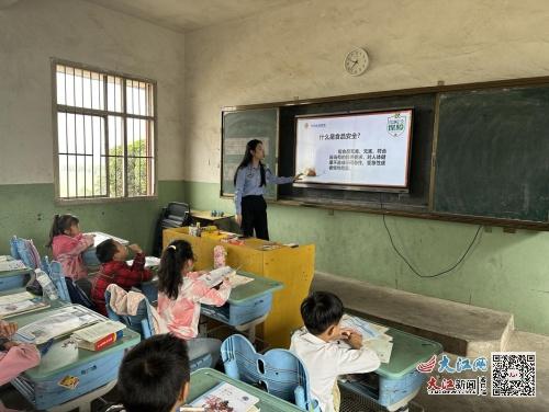 10 月 15 日，临川区市场监管局走进荣山镇中心小学，开展食品安全知识宣传活动  第2张