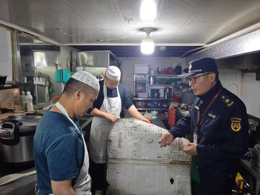综合行政执法局创新服务，助力餐饮店环保落地  第2张