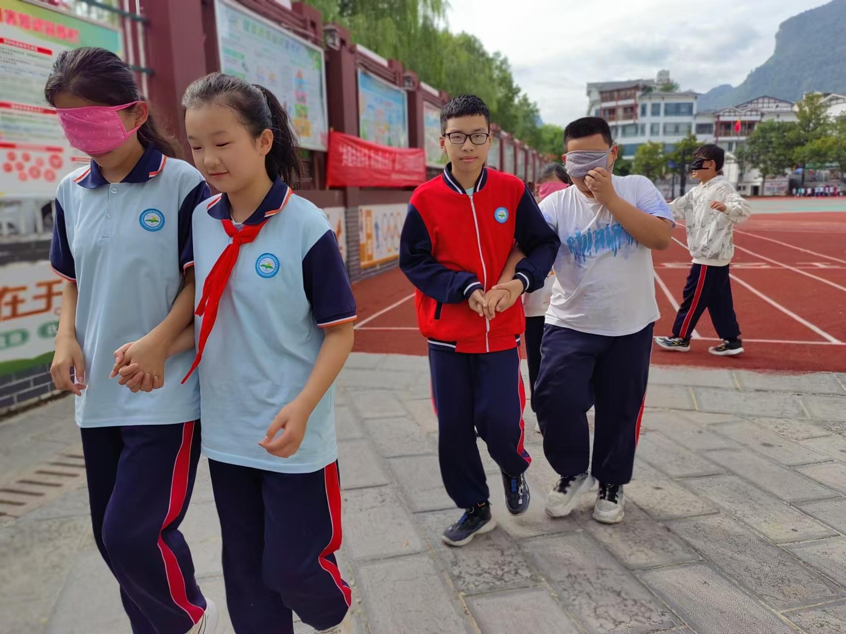 72 名心灵天使齐聚！武陵源区军地小学开展心理健康教育活动  第2张