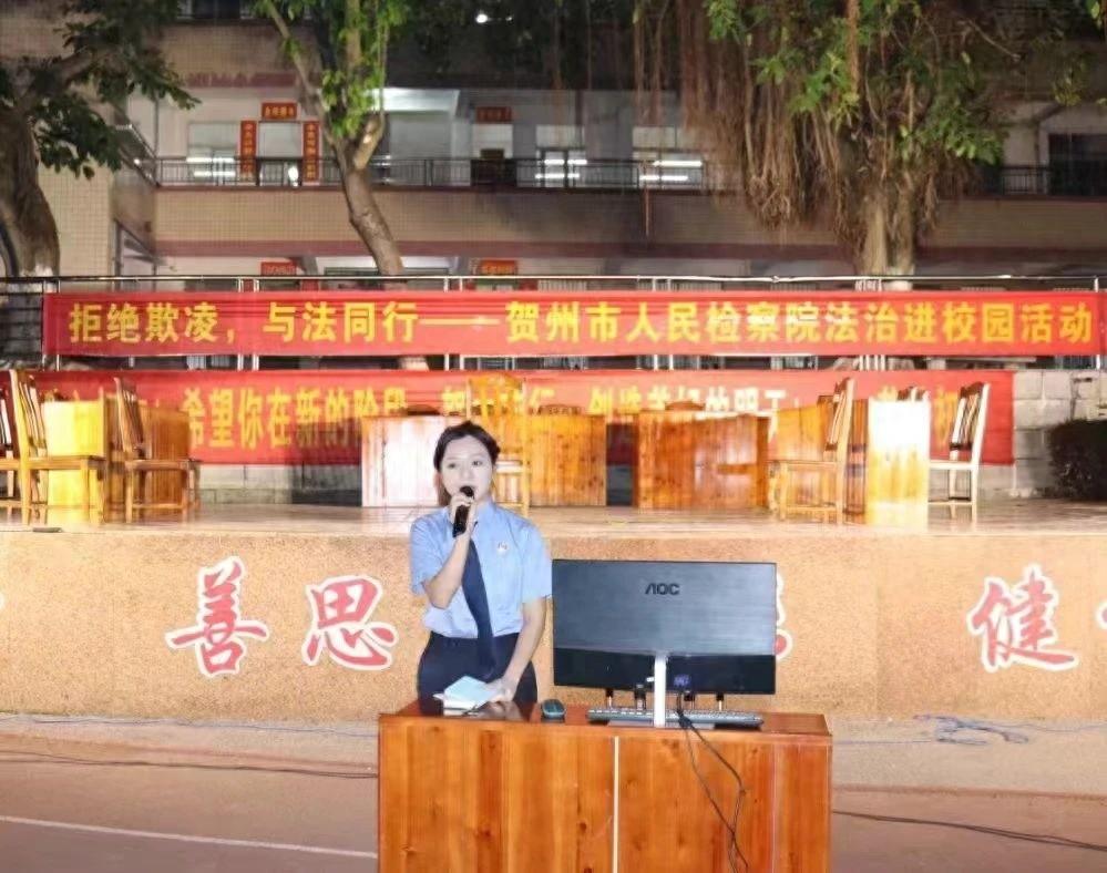 贺州检察院联合学校开展模拟法庭活动，14 名学生亲身体验庭审流程，增强法治意识  第1张
