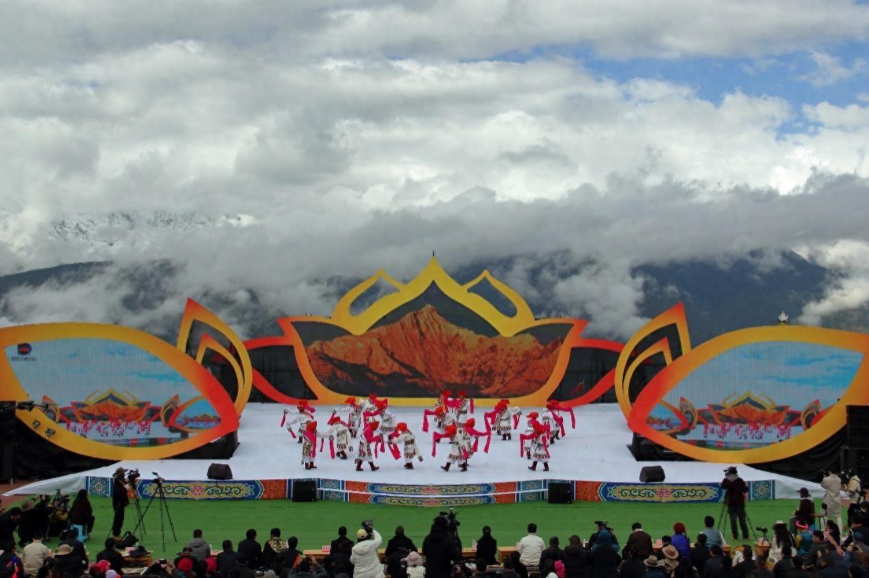 2024 中国·梅里雪山第十届弦子文化艺术展演盛大开幕，你还不来看看？  第1张