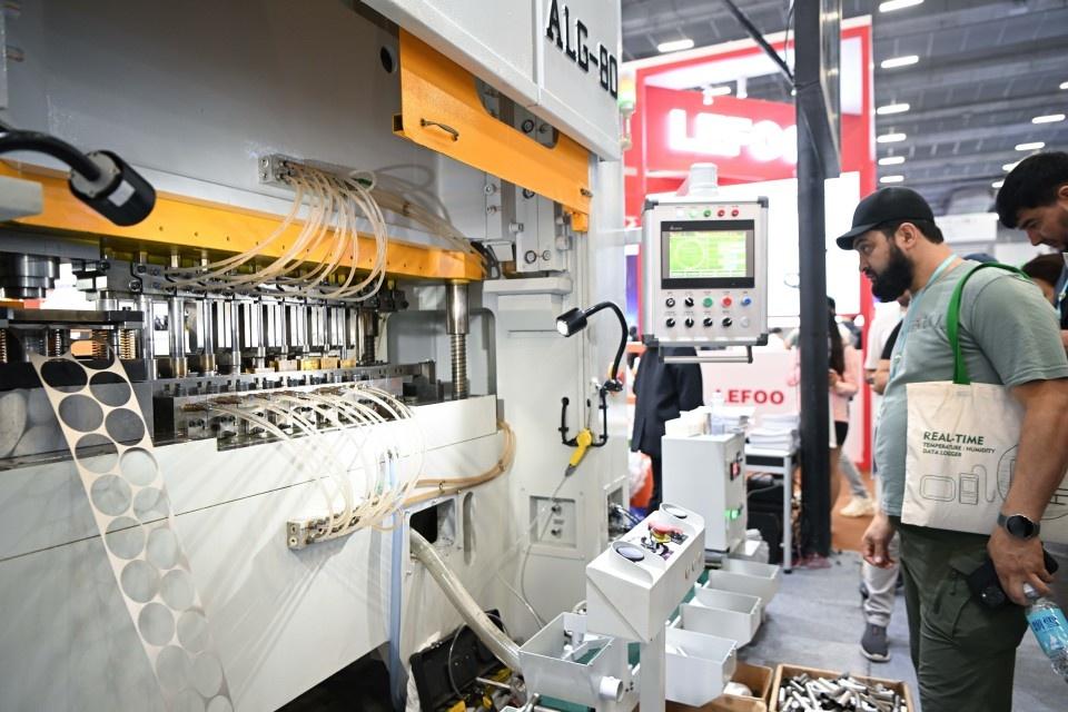 第 136 届广交会盛大开幕，超 3 万家企业携 115 万件新品亮相  第12张