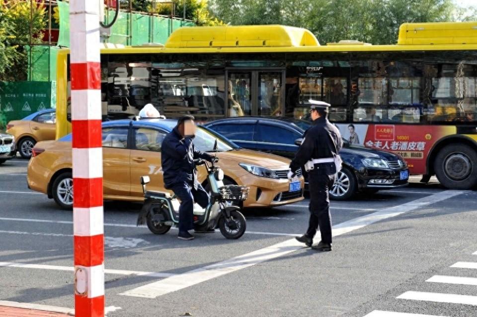 哈尔滨交警持续发力，非机动车违法行为专项治理行动全面展开  第1张