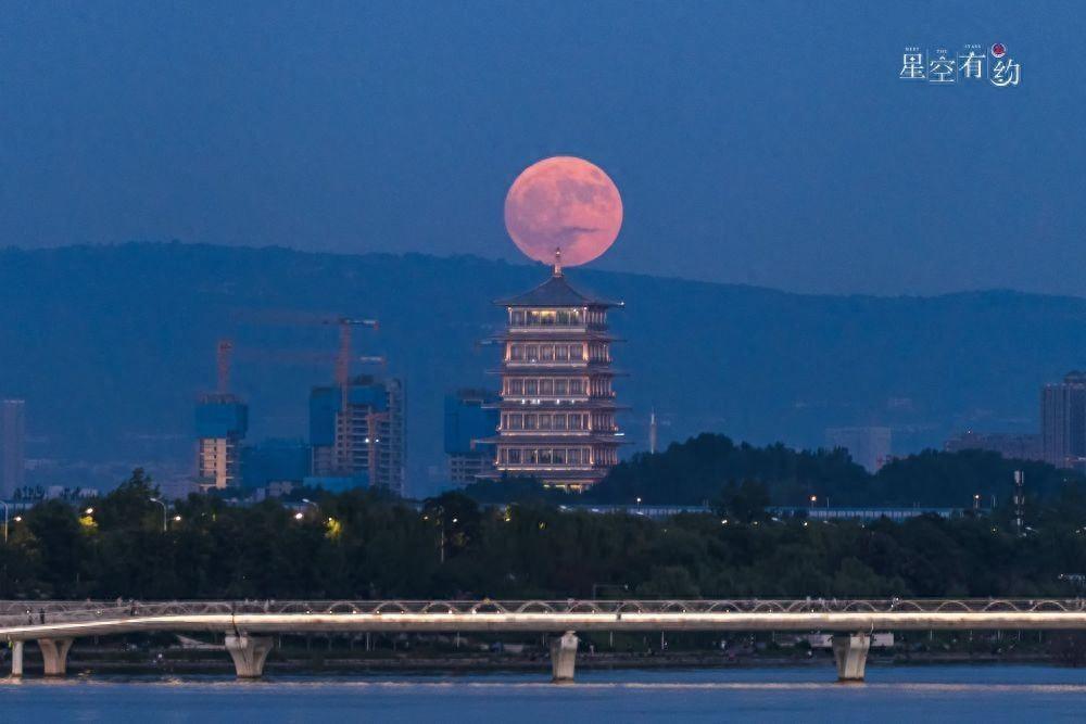 最后一次超级月亮将现身夜空，错过这次再等一年