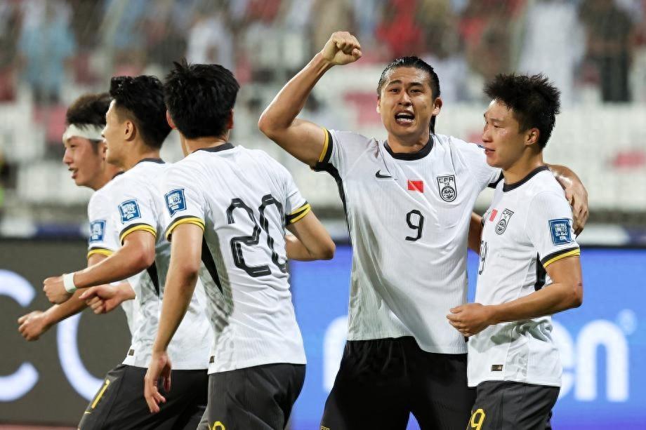 1-0 反绝杀！中国男足绝境逢生，世预赛两连胜升至小组第 4  第1张