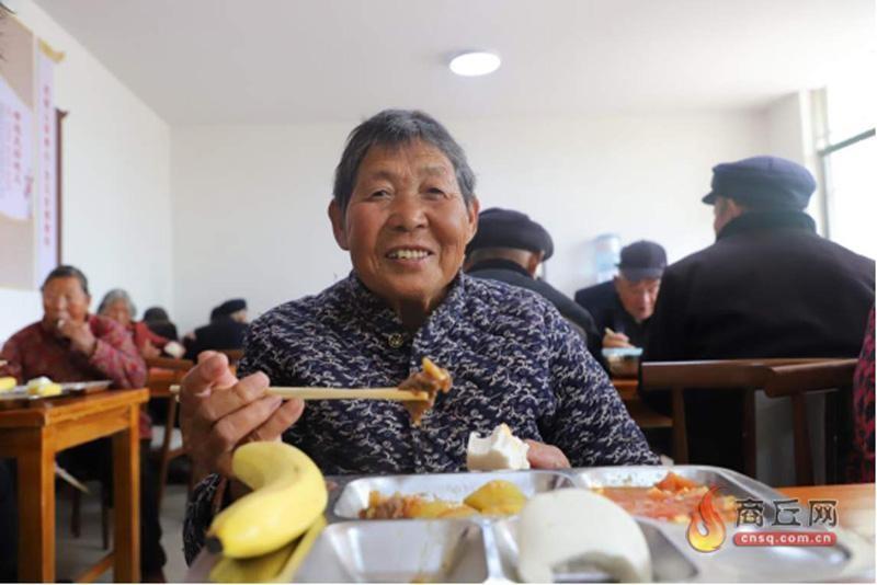 100 多位老人齐聚一堂，这个活动让他们感受到冬日温暖  第2张