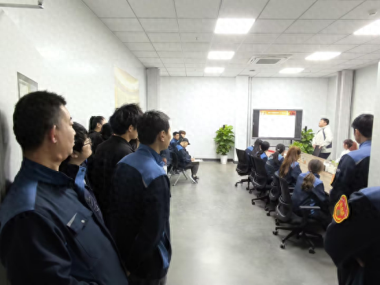 江苏锂辉科技有限公司开展消防演练，全体员工积极参与，为企业安全注入强大生命力  第1张