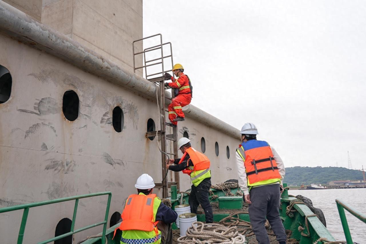 舟山连岛工程最长跨海大桥的钢套箱防腐涂装维修竟如此重要  第1张