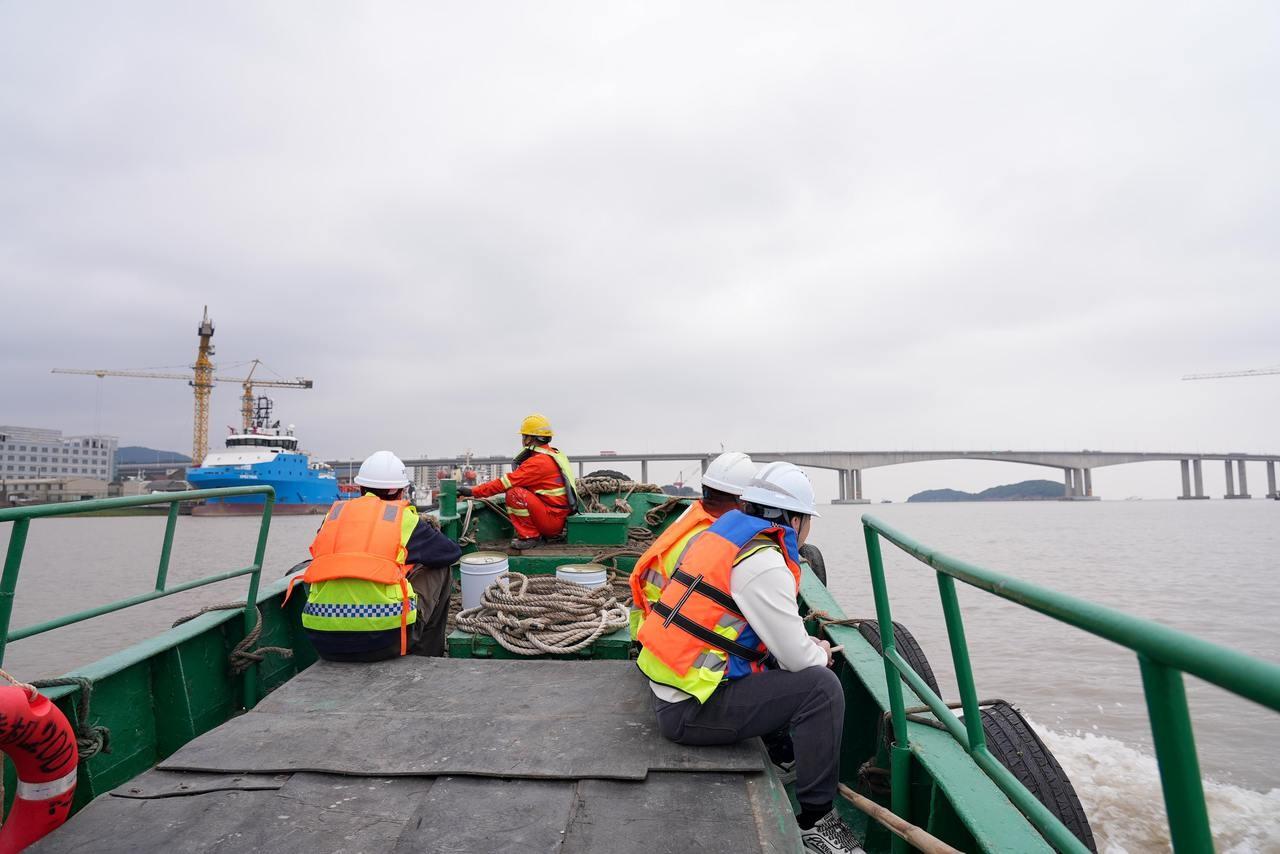 舟山连岛工程最长跨海大桥的钢套箱防腐涂装维修竟如此重要  第2张