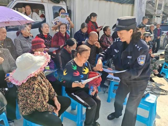 11 月贵定县禁毒办深入村寨，宣传禁种铲毒，这些知识你一定要知道  第2张
