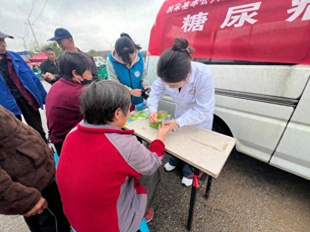 11 月 14 日，六汪中心卫生卫生院开展糖尿病日志愿服务活动，你参与了吗？  第1张