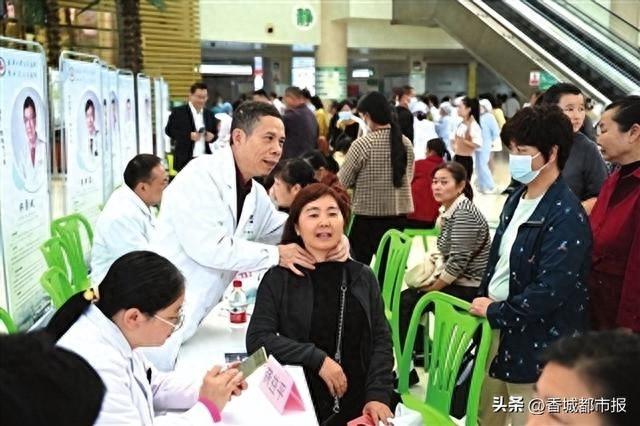 省级龙头医院与咸宁中心医院签约，市民将享国家级医疗服务