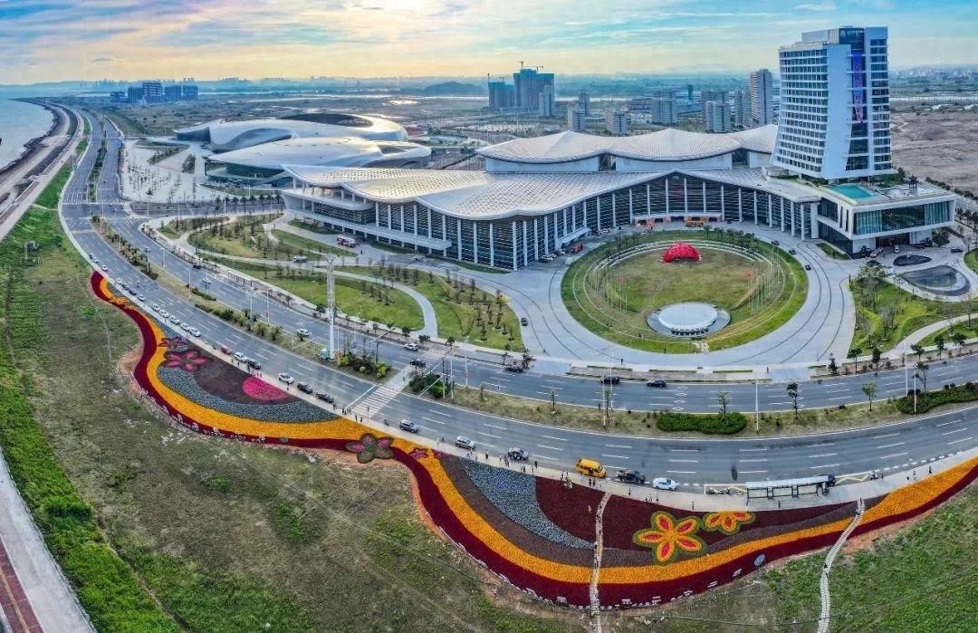 盛会将至，汕头以花为媒，用特色文化元素打造绝美街景  第1张