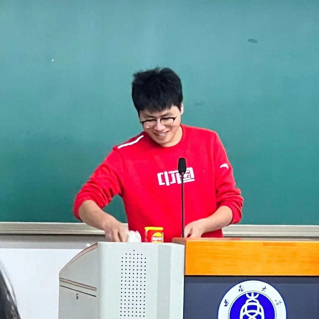 37 岁副教授闫罗彬去世，生前赞叹人性之善，他的故事令人动容  第1张