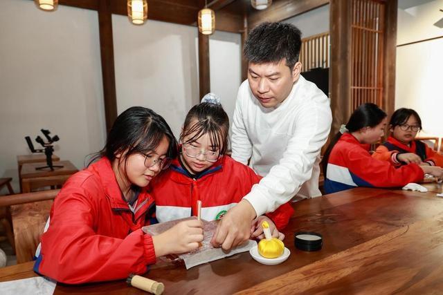 手握墨香，邂逅纸墨涅槃！常山这所小学的学生竟如此感受传统技艺  第3张
