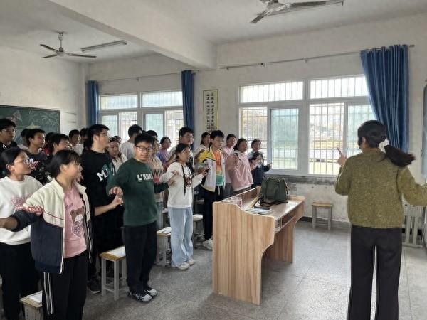 潜山市割肚学校心理健康送教活动：为乡村学生点亮心灵之光
