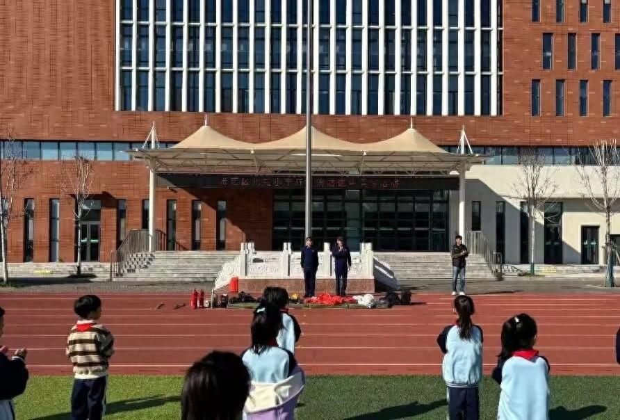 消防安全培训进校园，师生共筑防火墙  第1张
