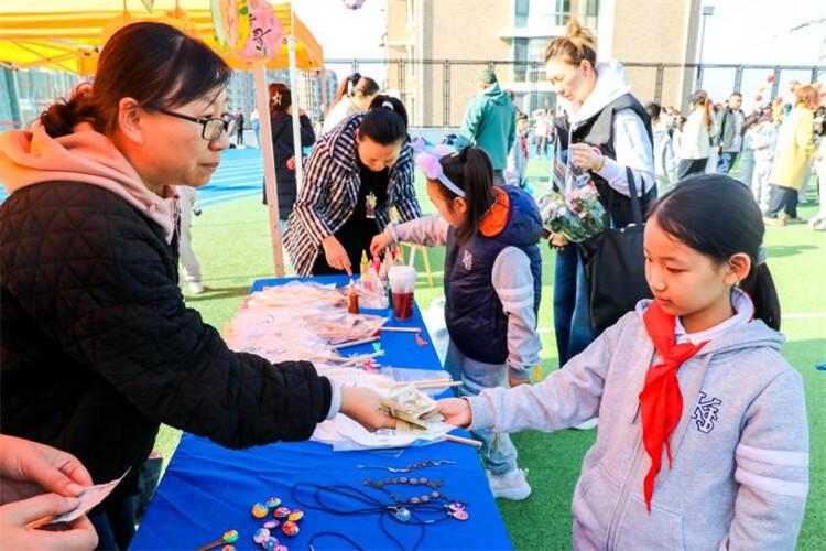 济南开元外国语小学爱心义卖活动，社恐社牛齐上阵，创意无限等你来  第3张