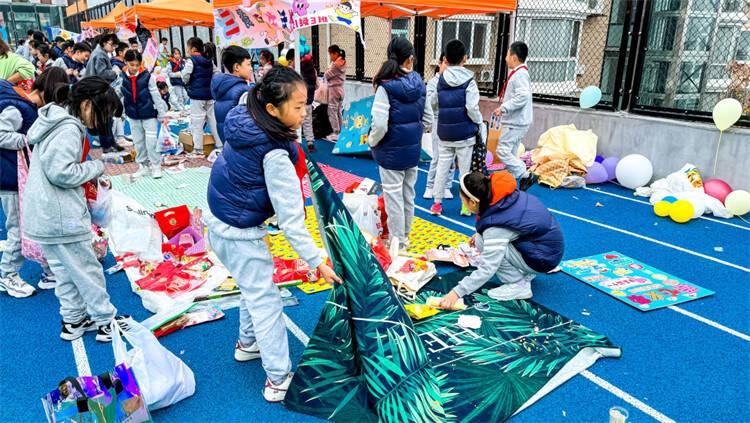 济南开元外国语小学爱心义卖活动，社恐社牛齐上阵，创意无限等你来  第4张