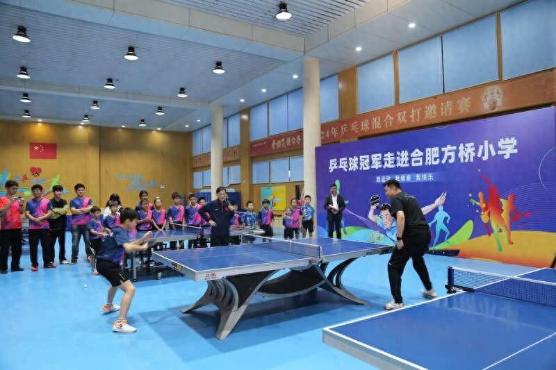 乒乓球冠军进校园，点燃国球文化热情  第1张
