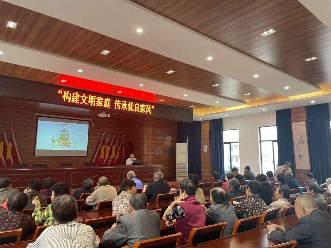 长兴县李家巷镇宣讲活动：构建文明家庭，传承优良家风