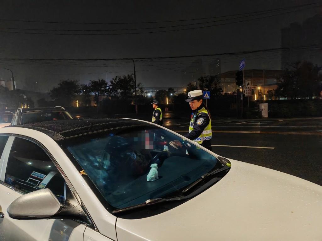 渭城交警强力推进秋冬季道路交通整治，严查酒驾醉驾，守护群众出行平安  第2张