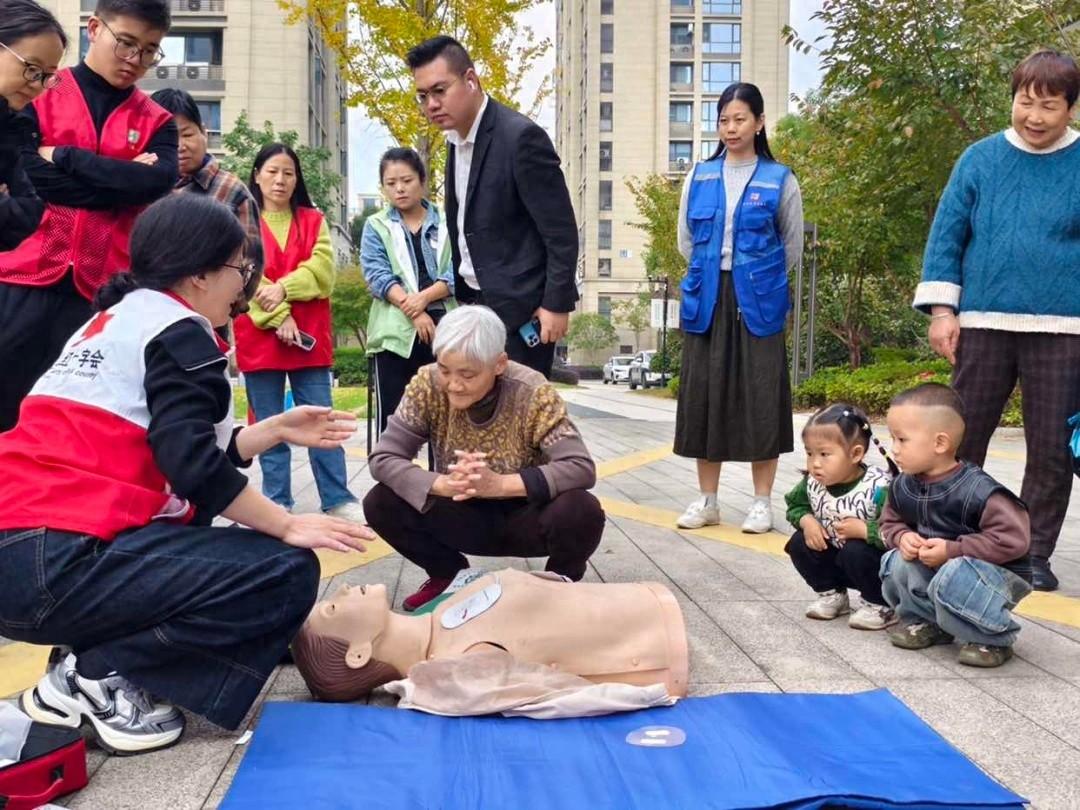 快来看看！安吉县新街桥社区这场活动，教你如何应对火灾与急救  第1张