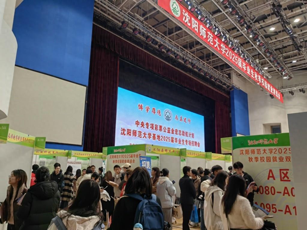 AI 助力大学生求职，量身定制个性化简历，提高面试自信