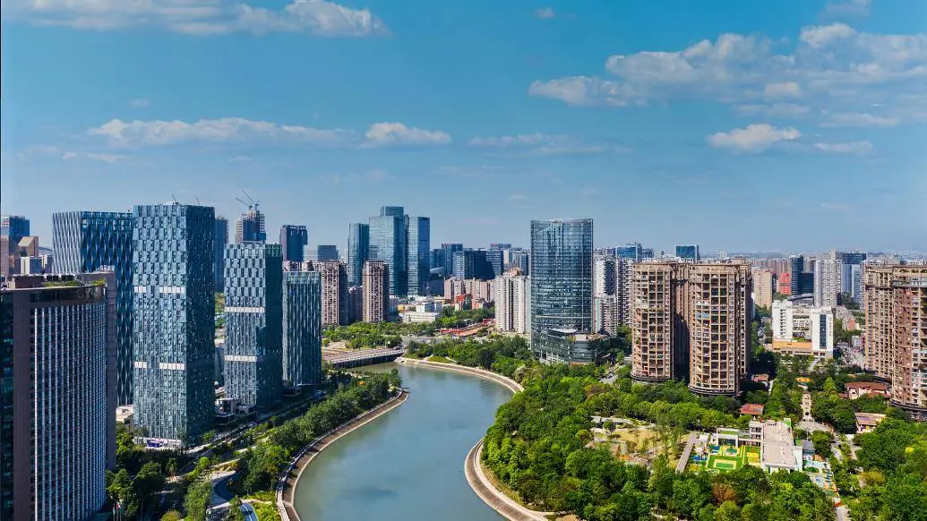 成都 4 宗涉宅用地出让，最高楼面价达 18000 元/平方米，你怎么看？
