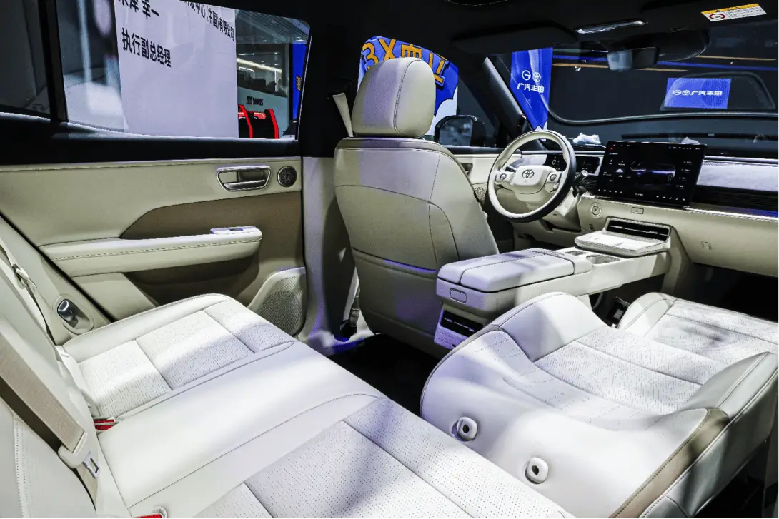 10 万级智能纯电 SUV 最强王者来袭，广汽丰田铂智 3X 震撼登场  第2张