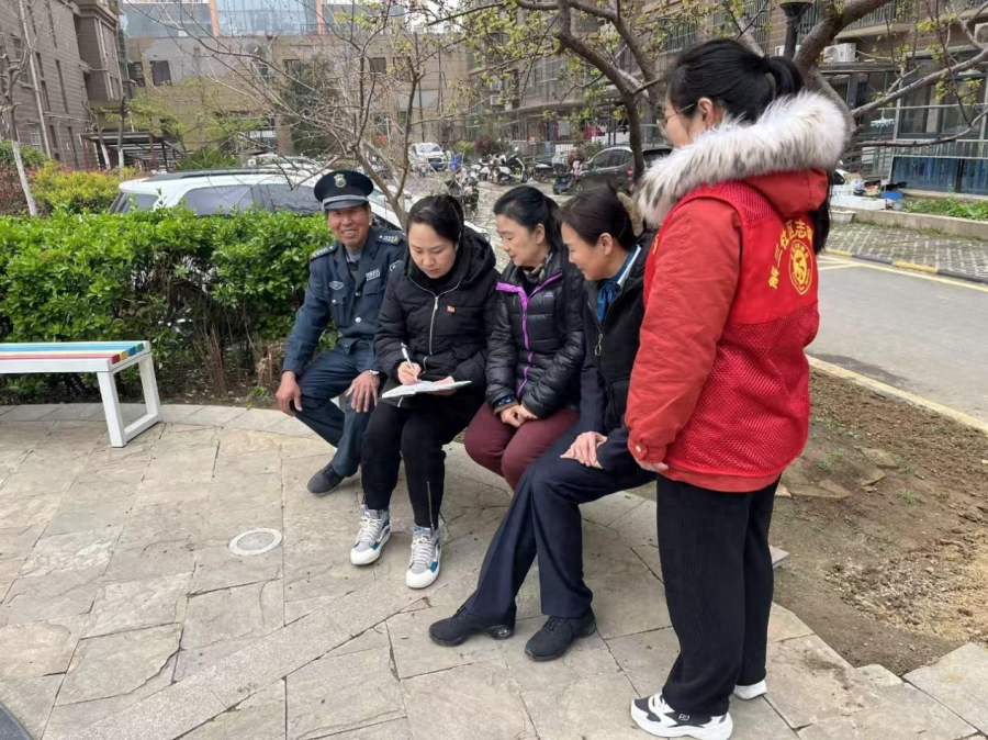 小切口撬动大治理，蚌埠市龙子湖区解三社区家门口红马扎活动成效显著