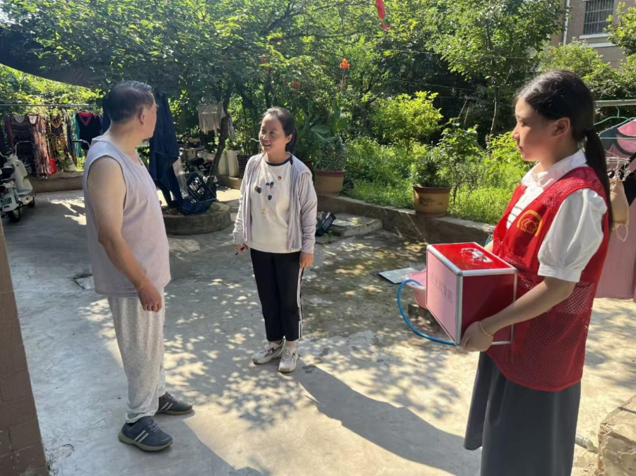 小切口撬动大治理，蚌埠市龙子湖区解三社区家门口红马扎活动成效显著  第3张