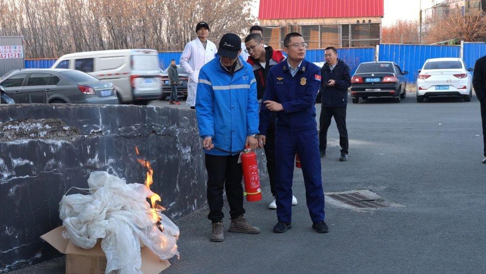 消防演练！绥化 80 余快递人齐聚，提升安全意识，守护行业安全  第4张