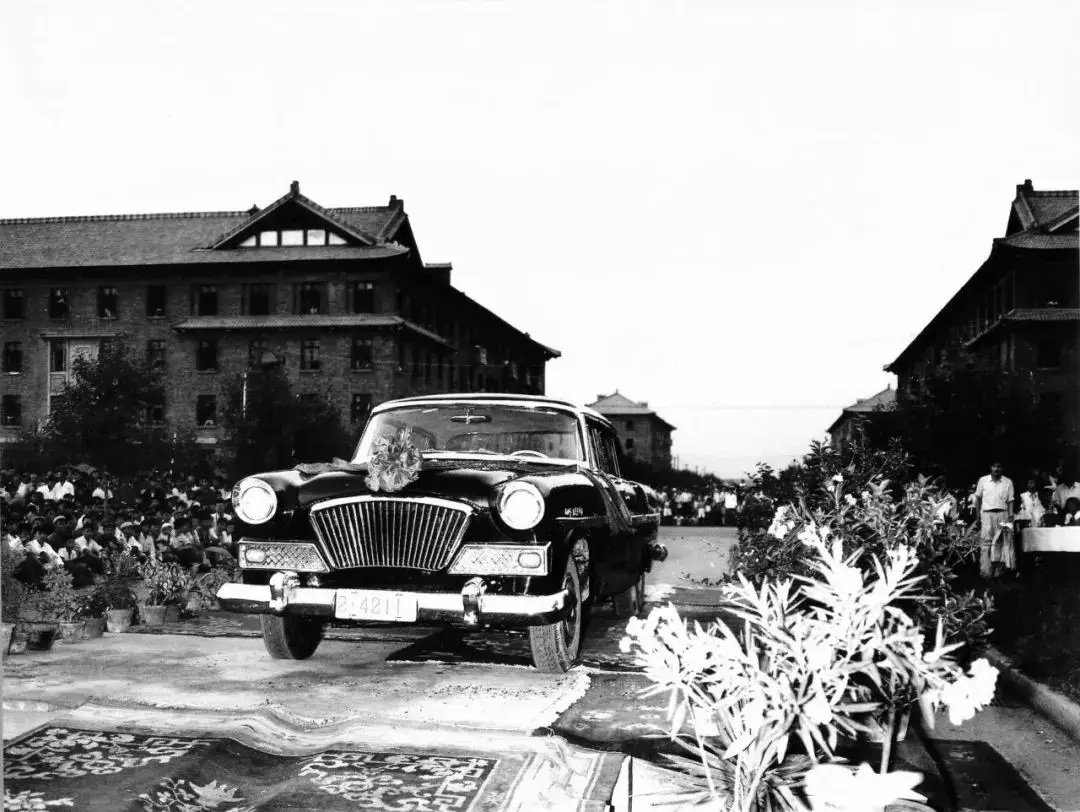 从 1958 到 2023，红旗金葵花如何承载中国汽车制造业的历史使命？  第1张