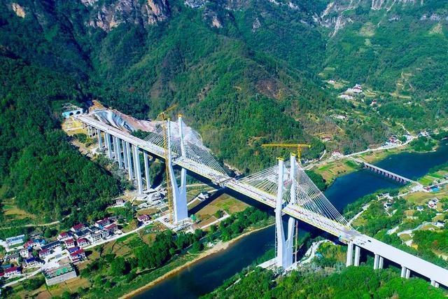 湘西第一高塔！湖南炉慈高速长潭河溇水特大桥合龙，你知道它有多牛吗？  第1张