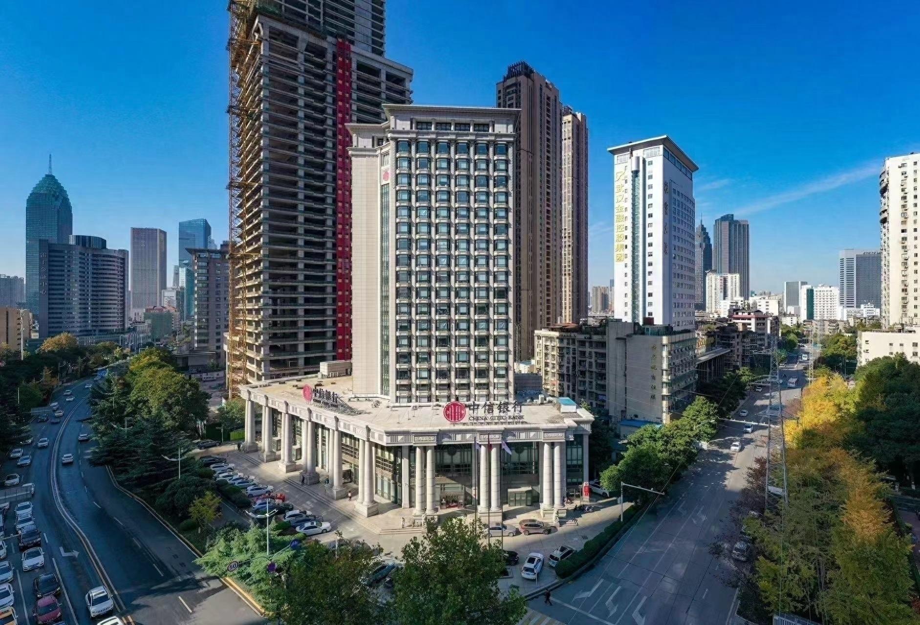 银行柜员机智识破保健品诈骗，成功阻止老人转账  第1张