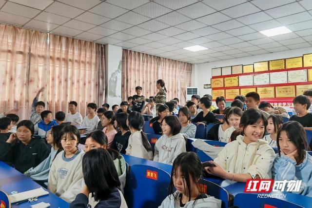 青春期健康宣教活动走进永兴县黄泥镇中心学校，你知道都讲了些什么吗？  第2张