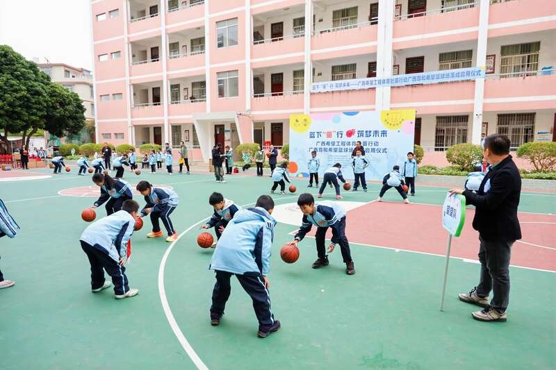 广西希望工程新篮球场落成，孩子们的梦想在这里起航  第2张