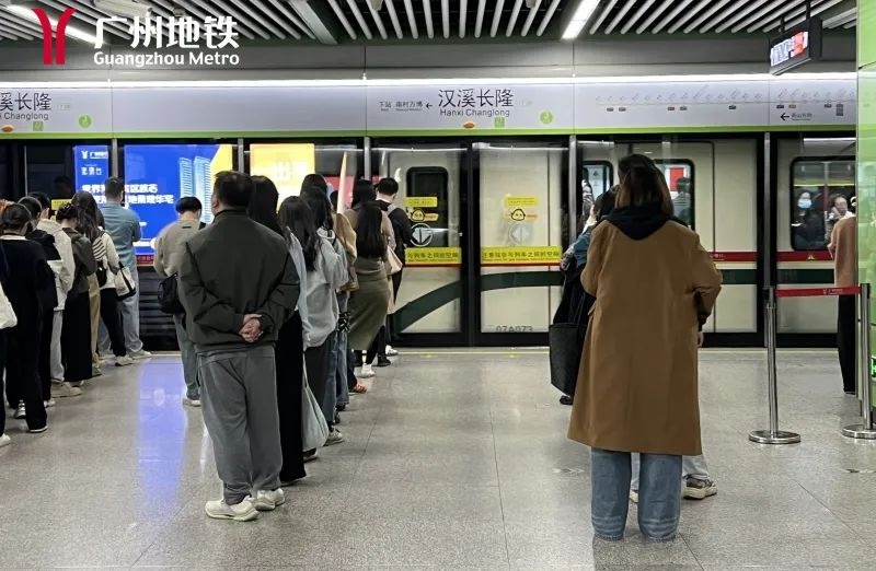 揭秘地铁停站时间差异：为什么换乘站停得特别久？  第4张