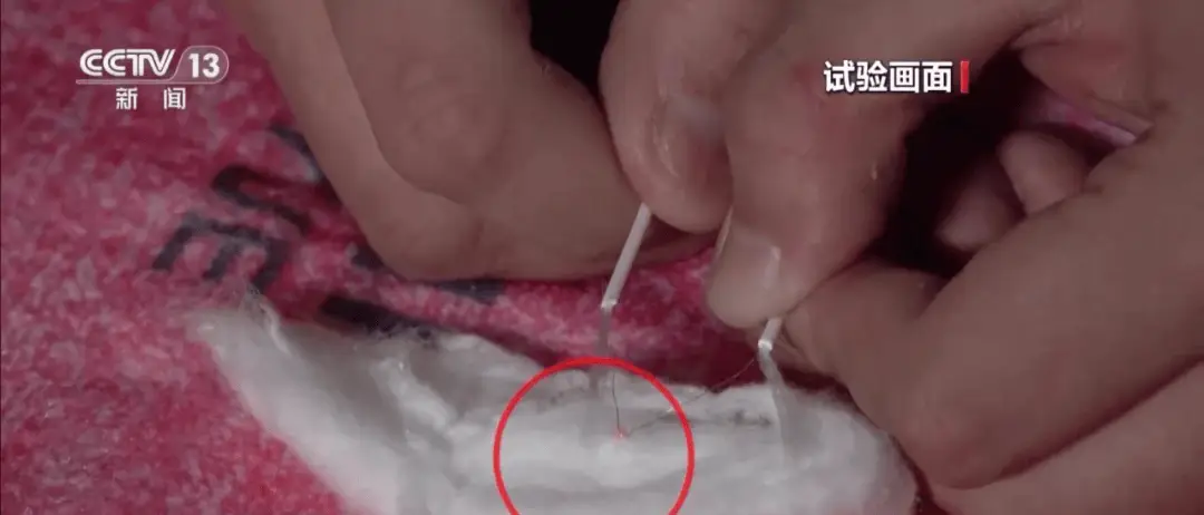 凌晨惊魂！电热毯自燃引发火灾，情侣17楼窗沿待援，生命悬于一线  第5张